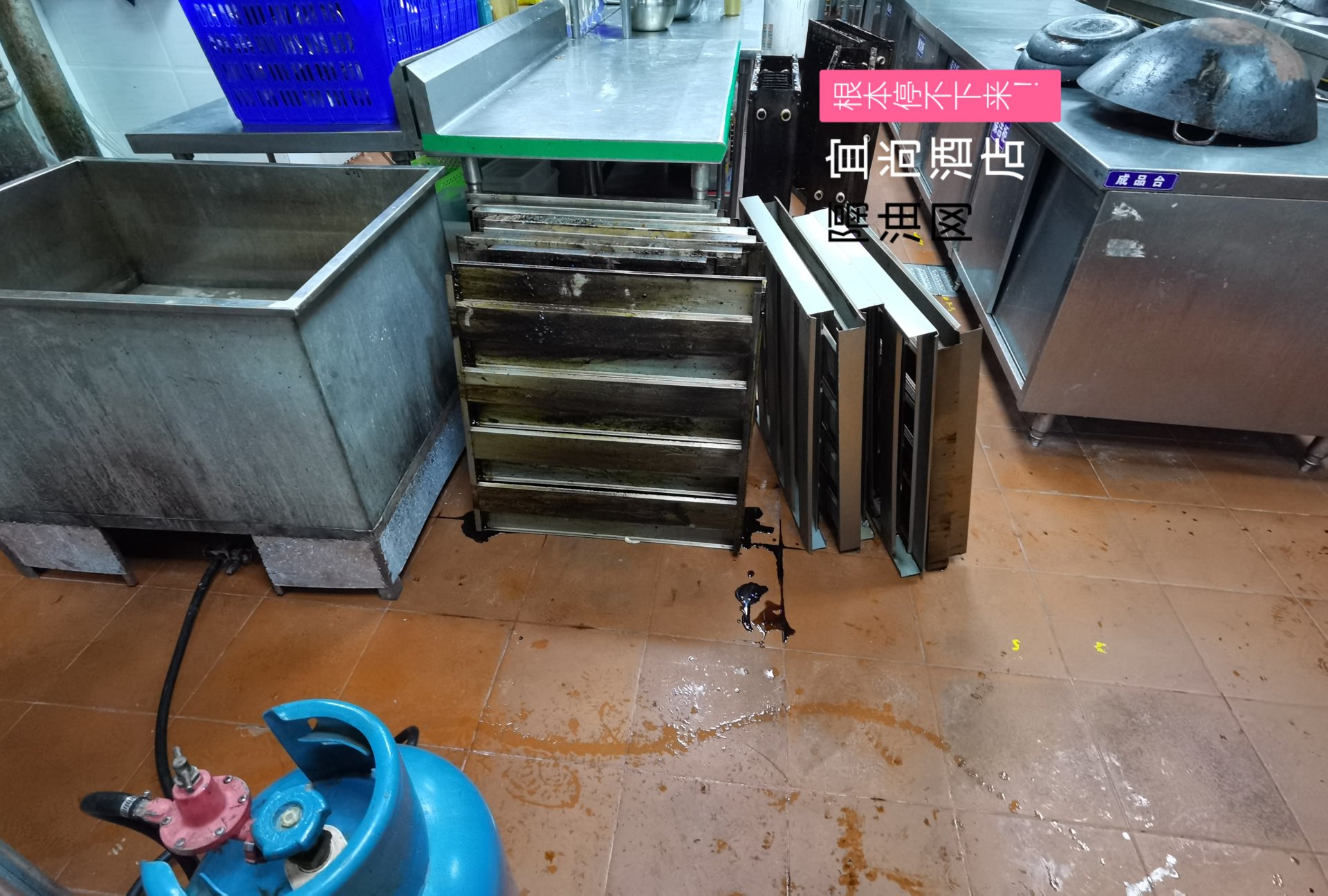 1隔油网清洗前图片.jpg